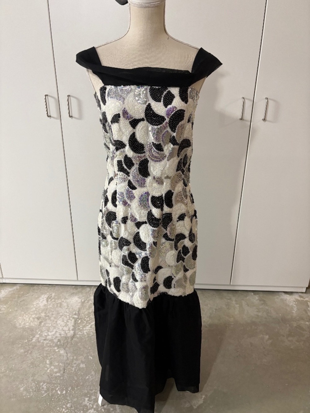 Women black and white sequins dress